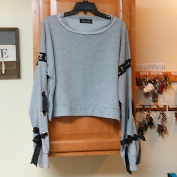 Adorable Top - Picture 1 of 8